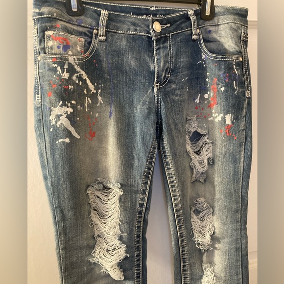 Almost Famous Red/white paint-splattered, distressed light blue jeans - Picture 2 of 10